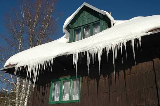 Roof affected by freeze-thaw cycles